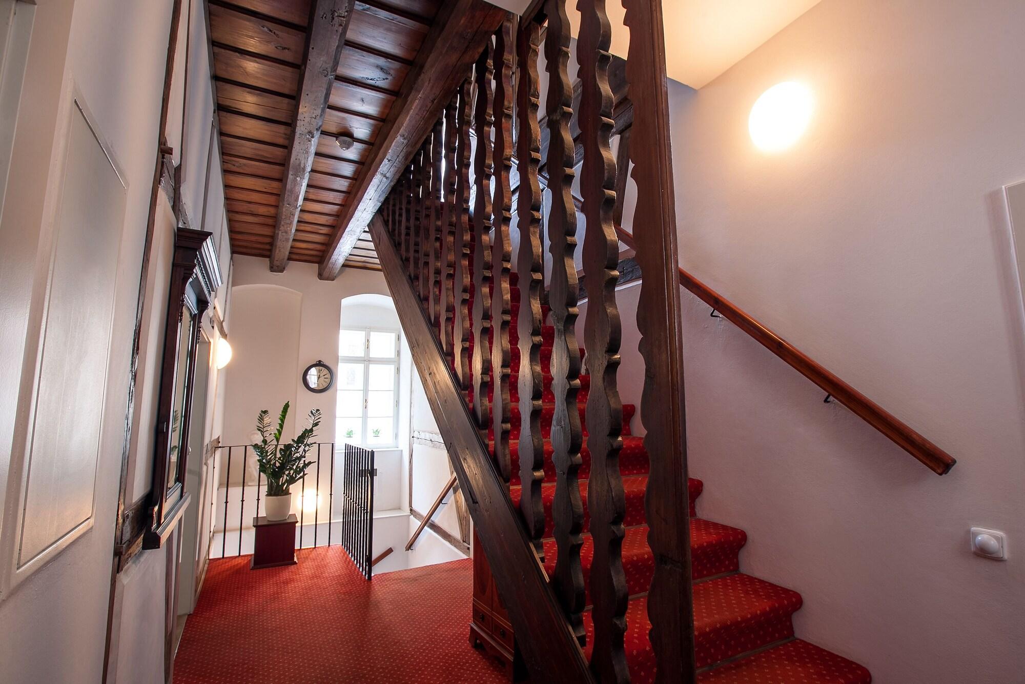 Vista Lobby Tyn Yard Residence