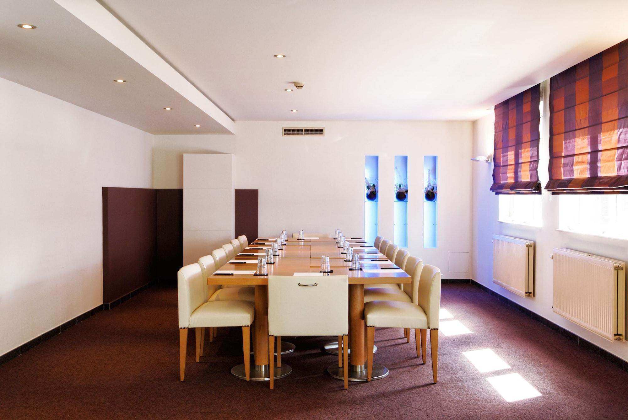 Sala de Reuniones Hotel ECU - Different Hotels