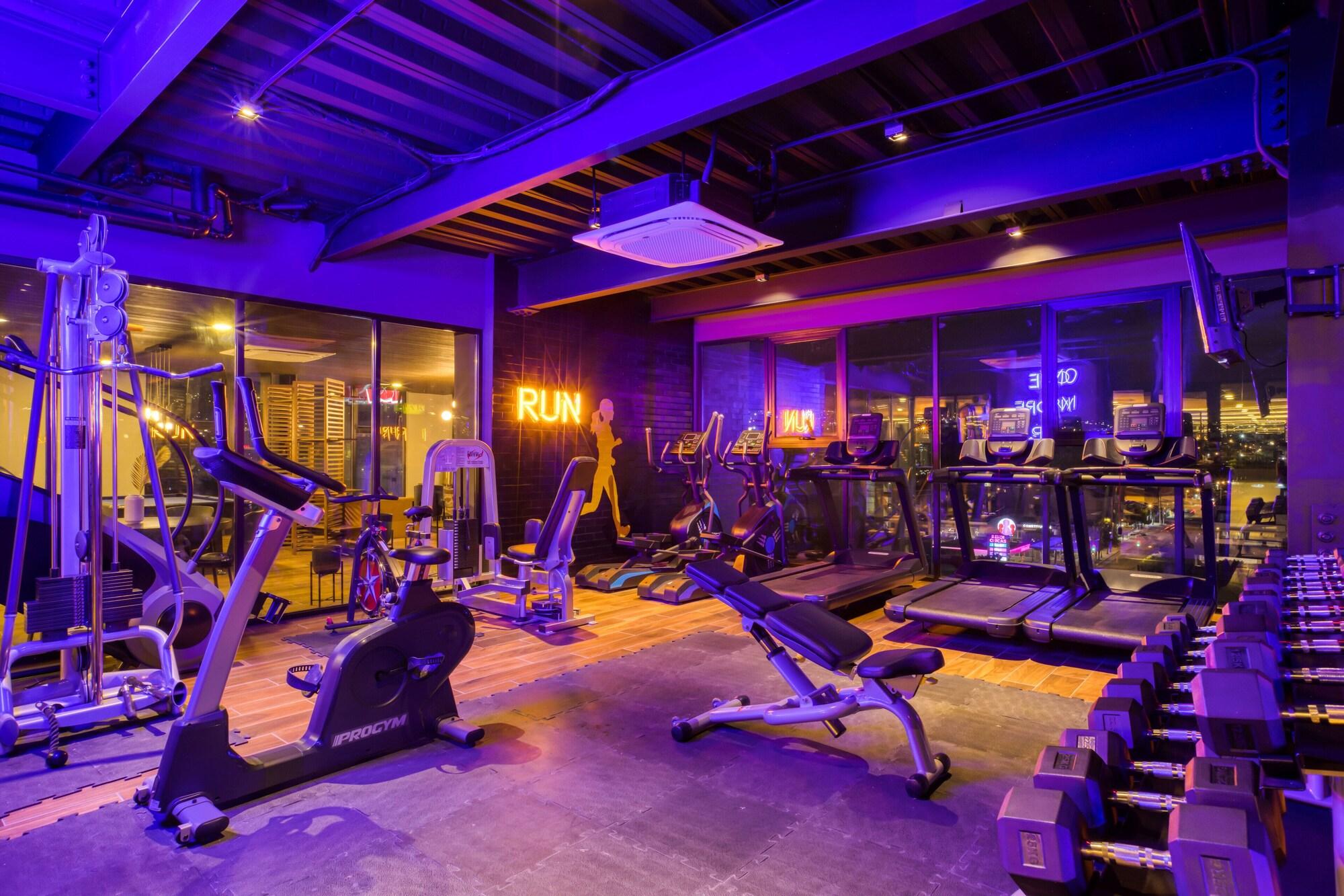 Gimnasio Downtown Designer Apartments by ULIV