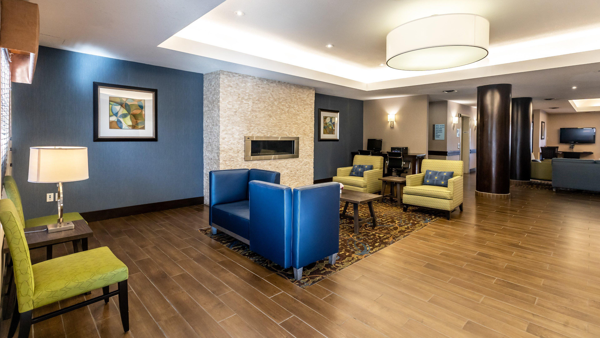Vista Lobby Holiday Inn Express & Suites Edmonton International Airport by IHG