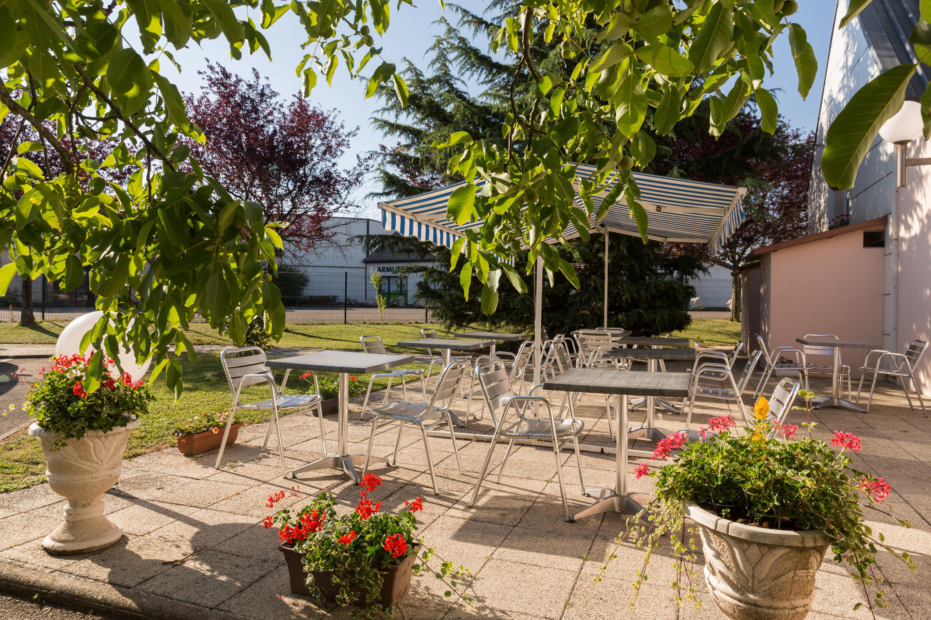 Vista Exterior Sure Hotel by Best Western Dole