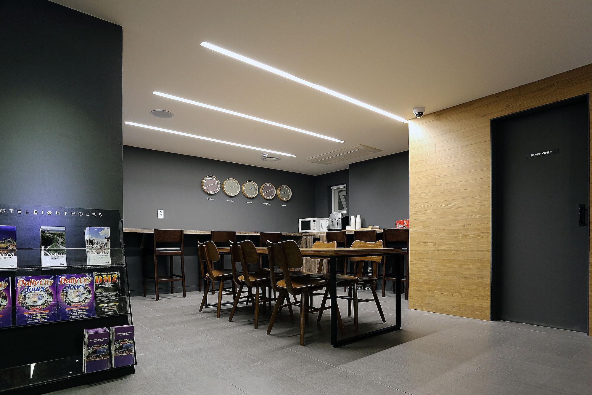 Bar/Salón Hotel 8 Hours