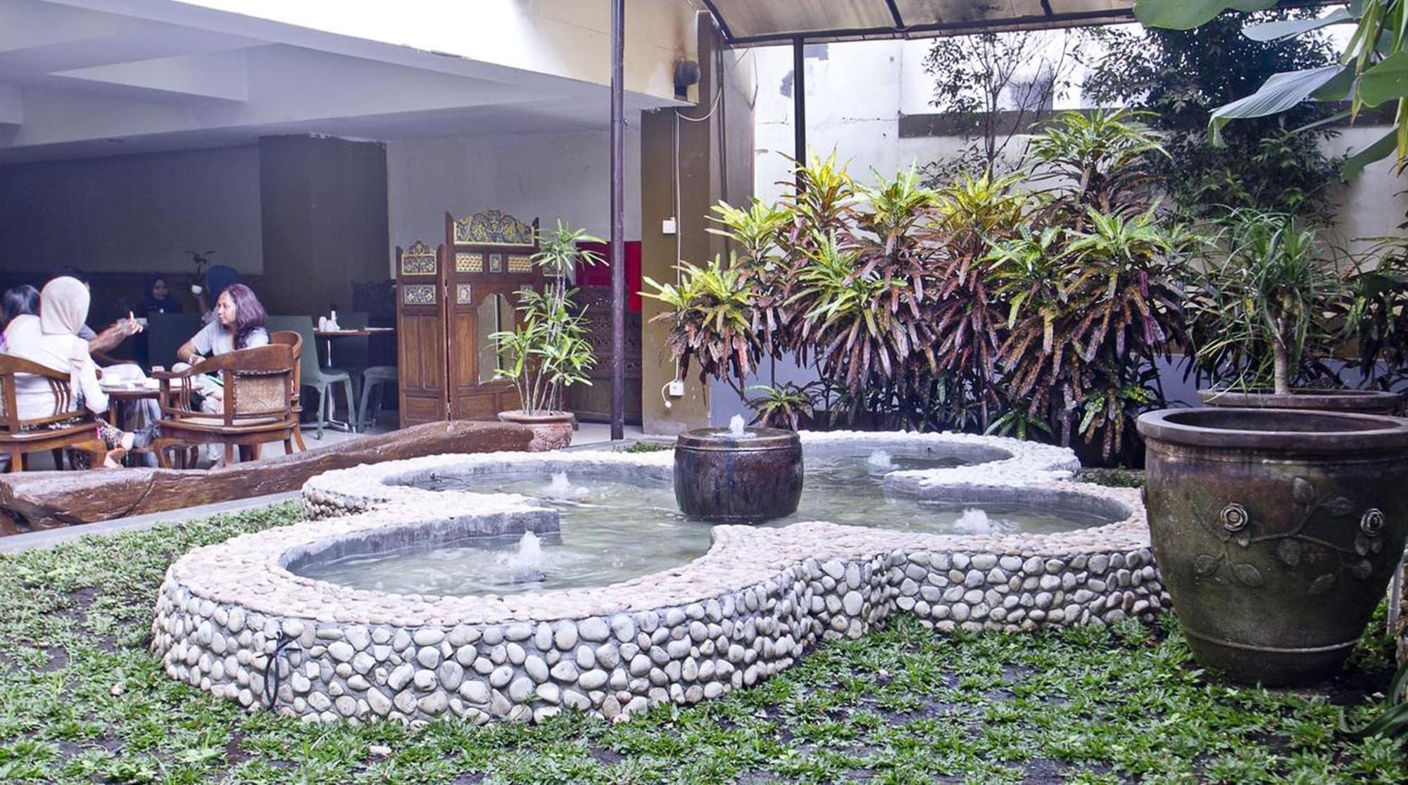 Vista Exterior De Batara Hotel