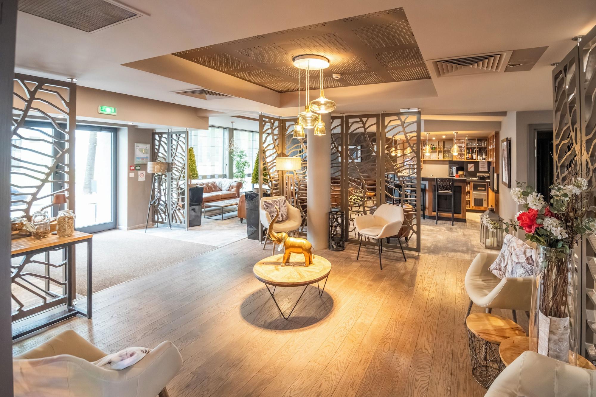 Vista Lobby Brit Hotel Le Lodge