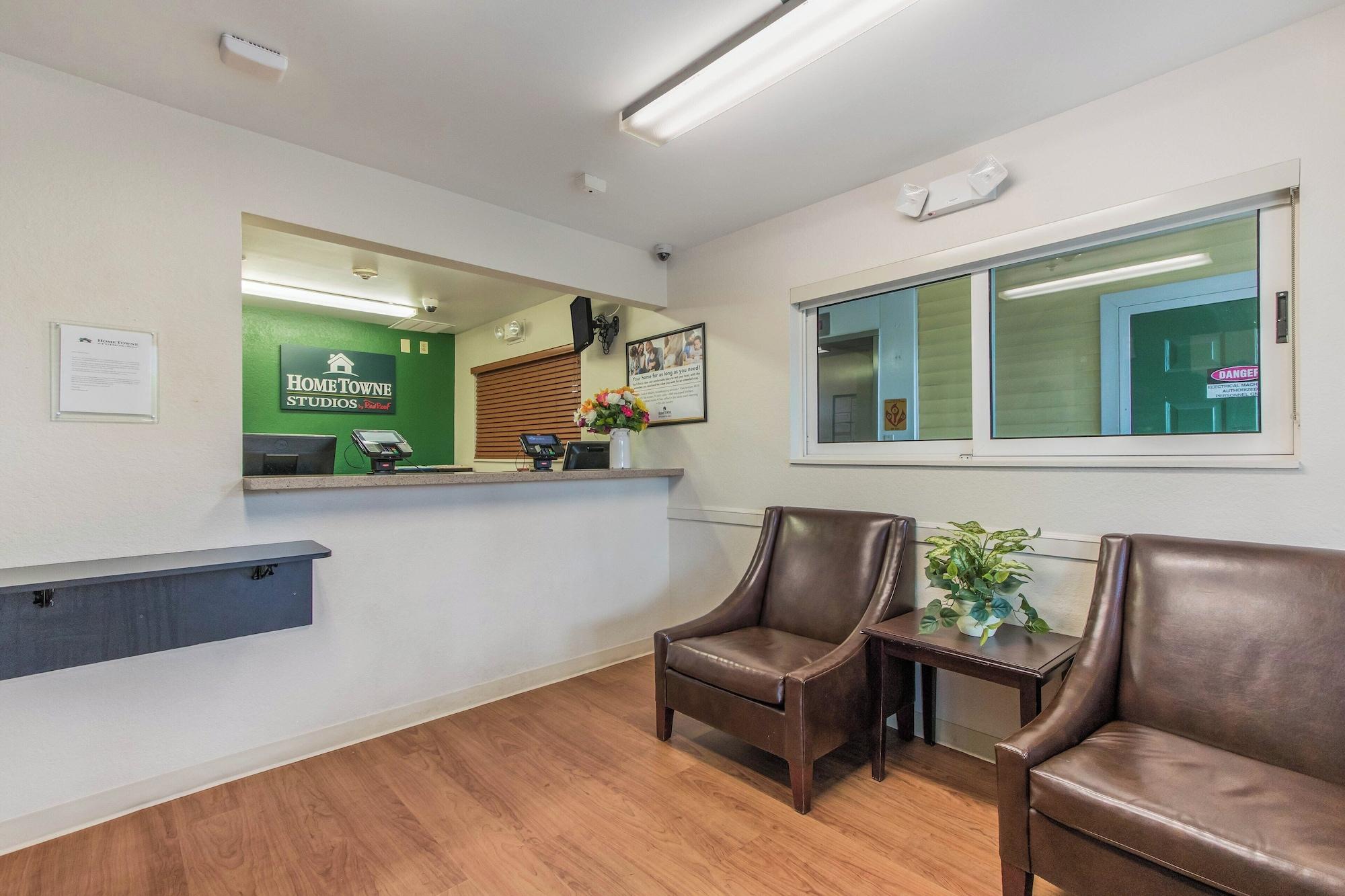 Vista Lobby HomeTowne Studios by Red Roof Fort Lauderdale