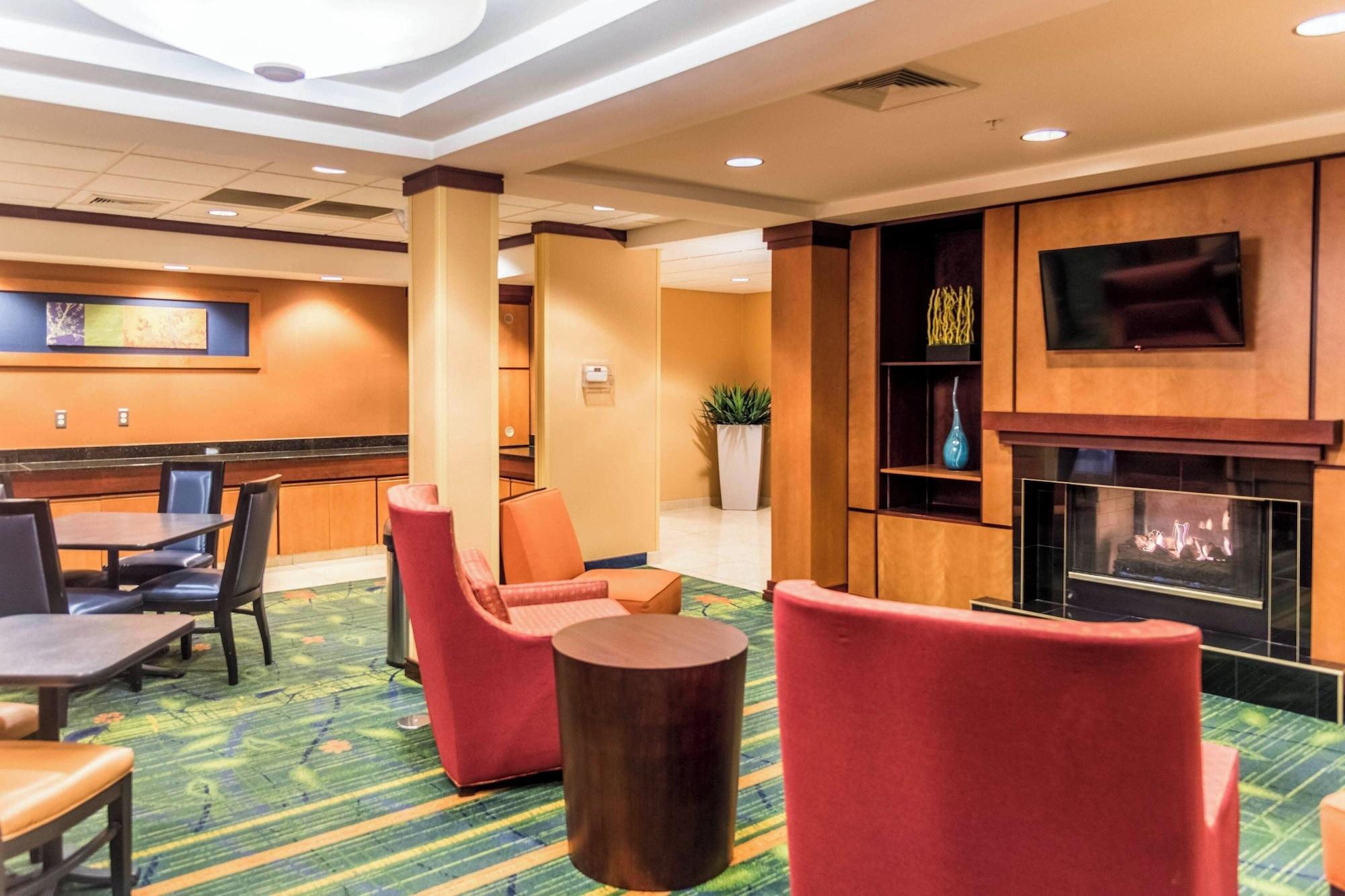 Vista Lobby Fairfield Inn and Suites by Marriott Muskegon Norton Shores