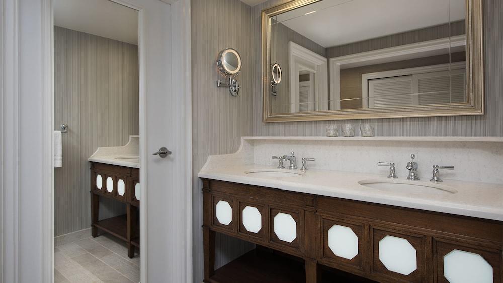 Baño Disney's Beach Club Resort