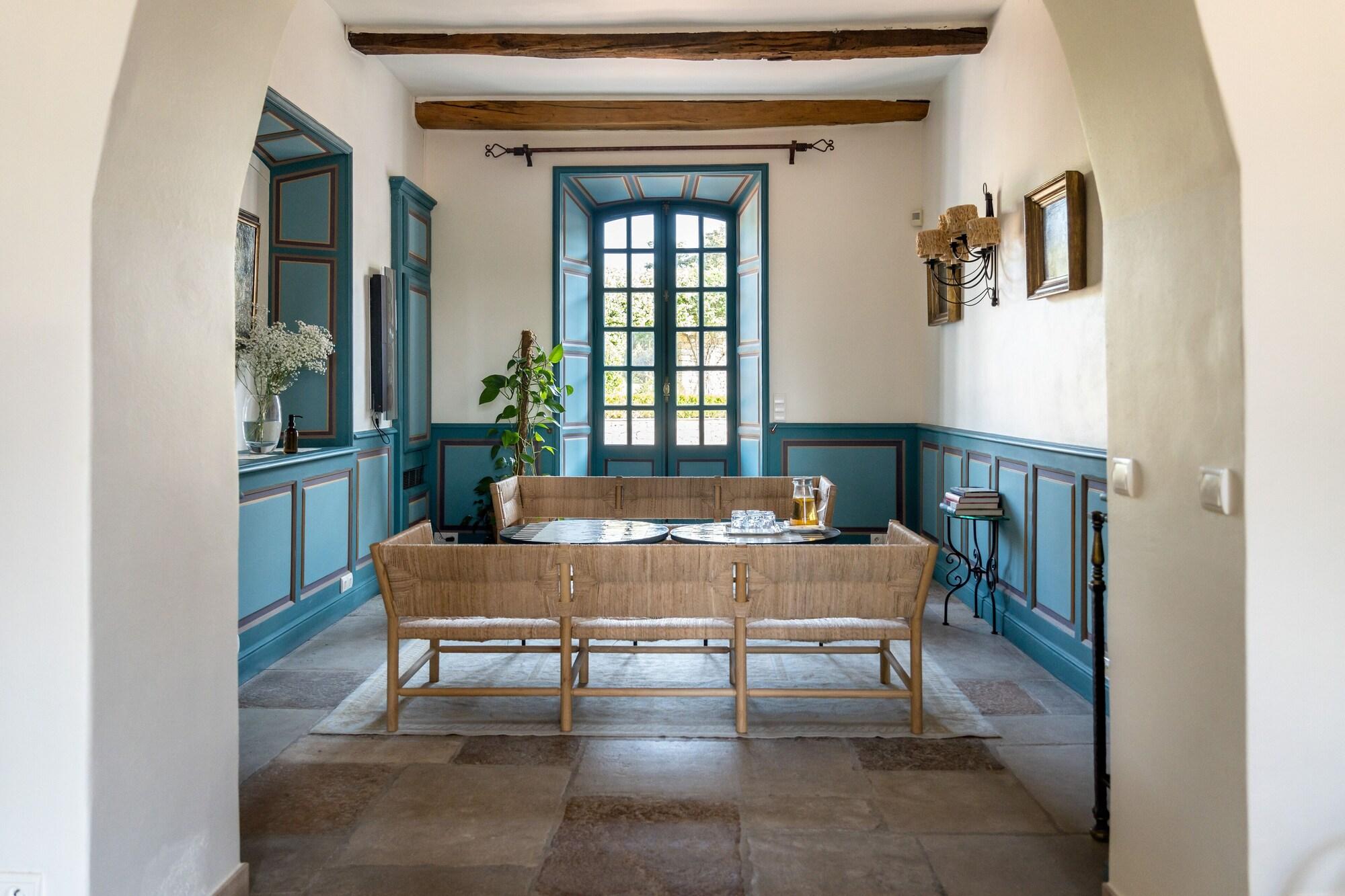 Vista Lobby Château les Crostes