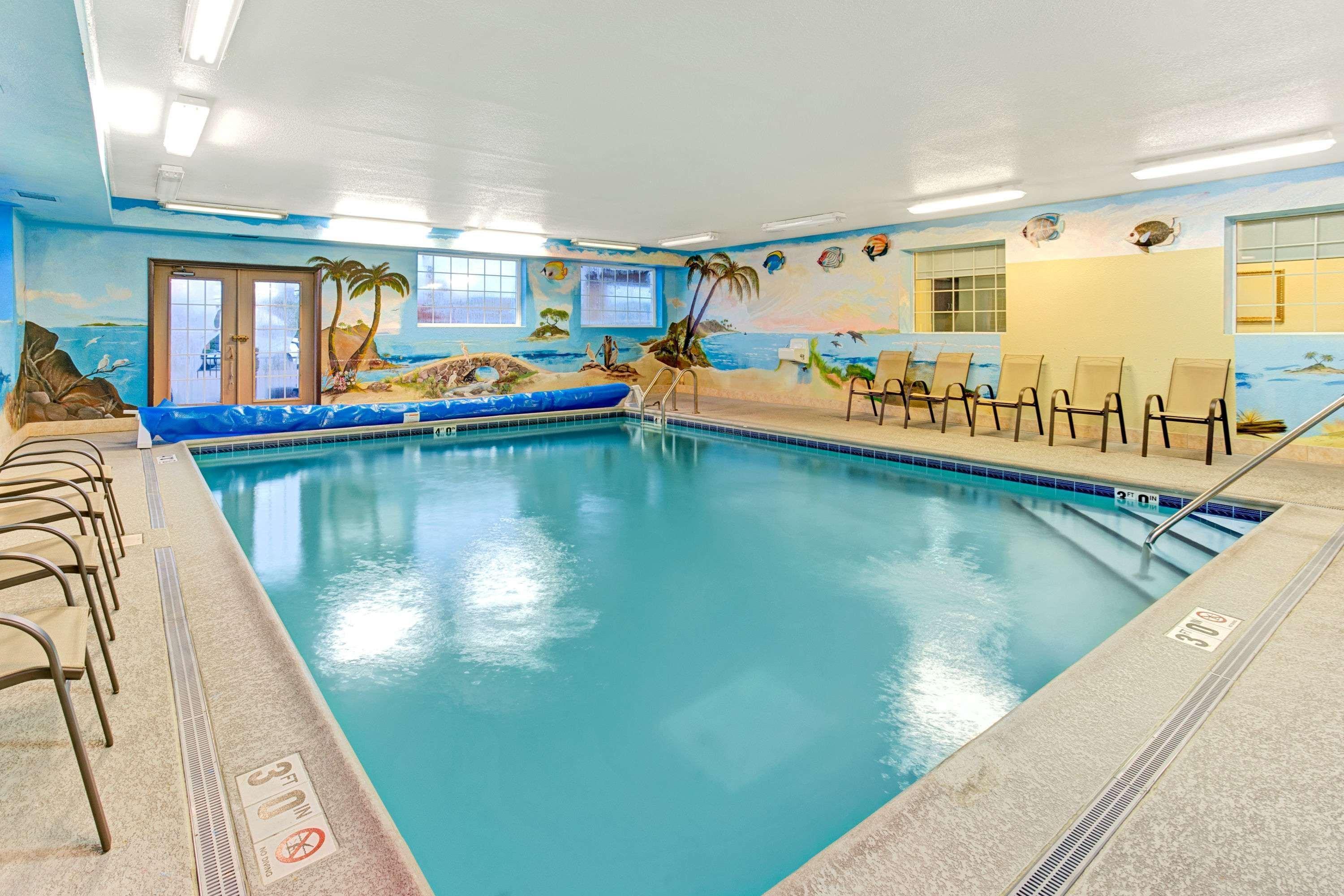 Vista Piscina Super 8 by Wyndham Gurnee