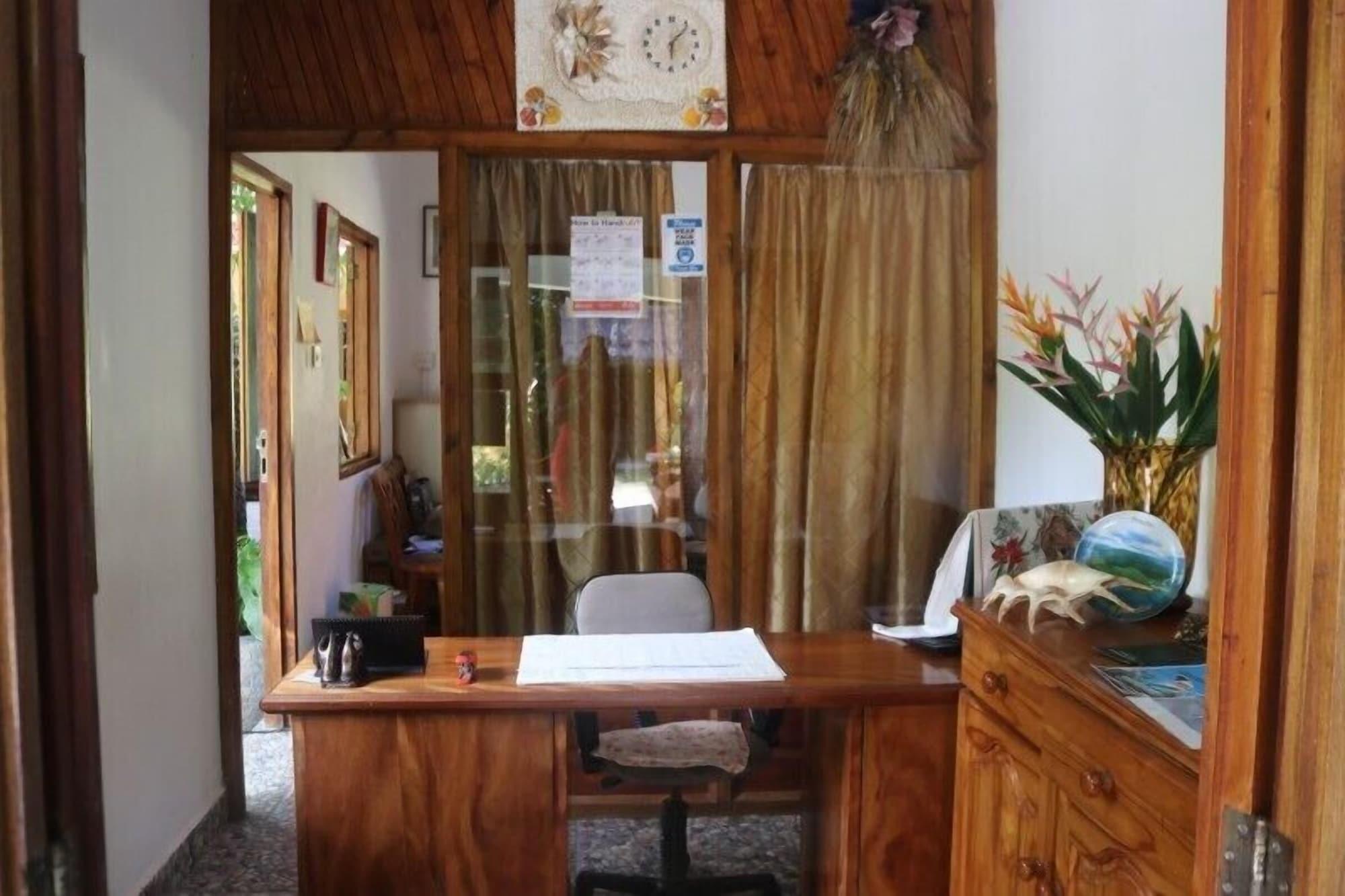 Vista Lobby The Islander Hotel