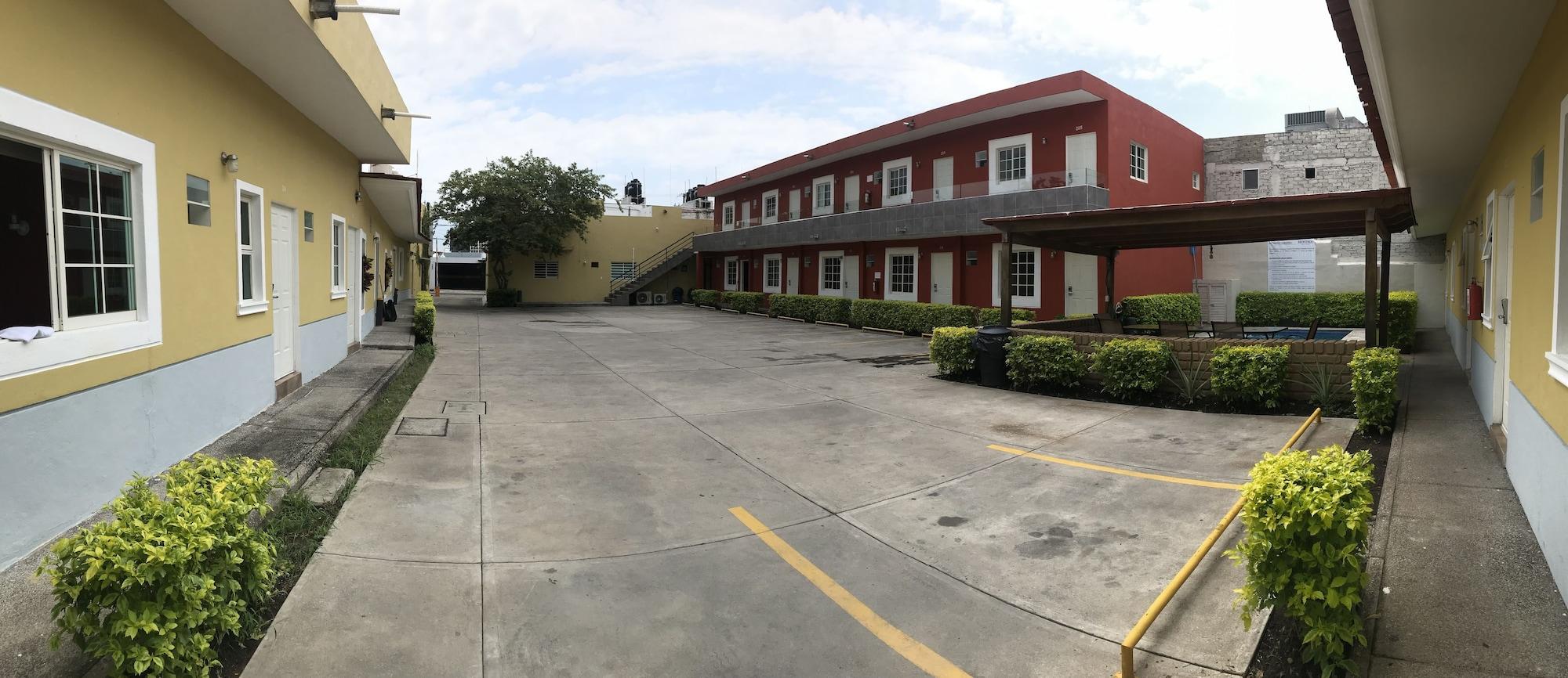 Vista Exterior Hotel Montroi City