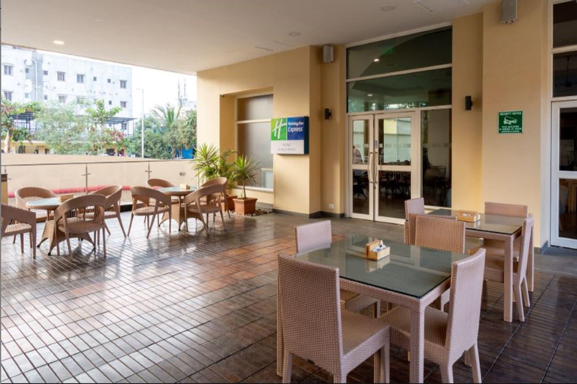 Vista Exterior Holiday Inn Express Pune Hinjewadi by IHG