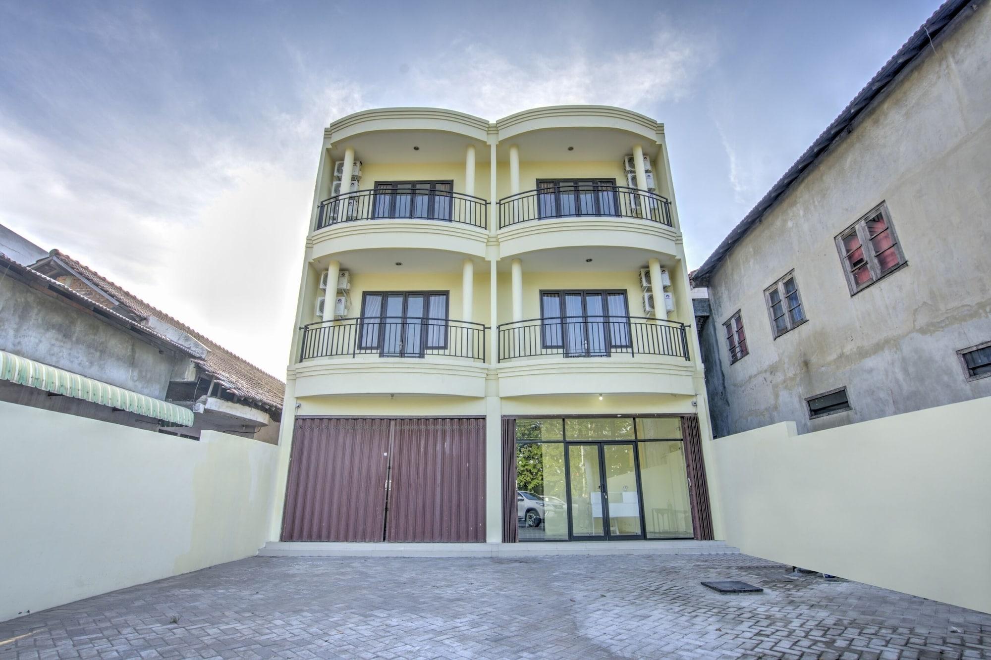 Vista Exterior Super OYO 2509 Hotel Tebel 19