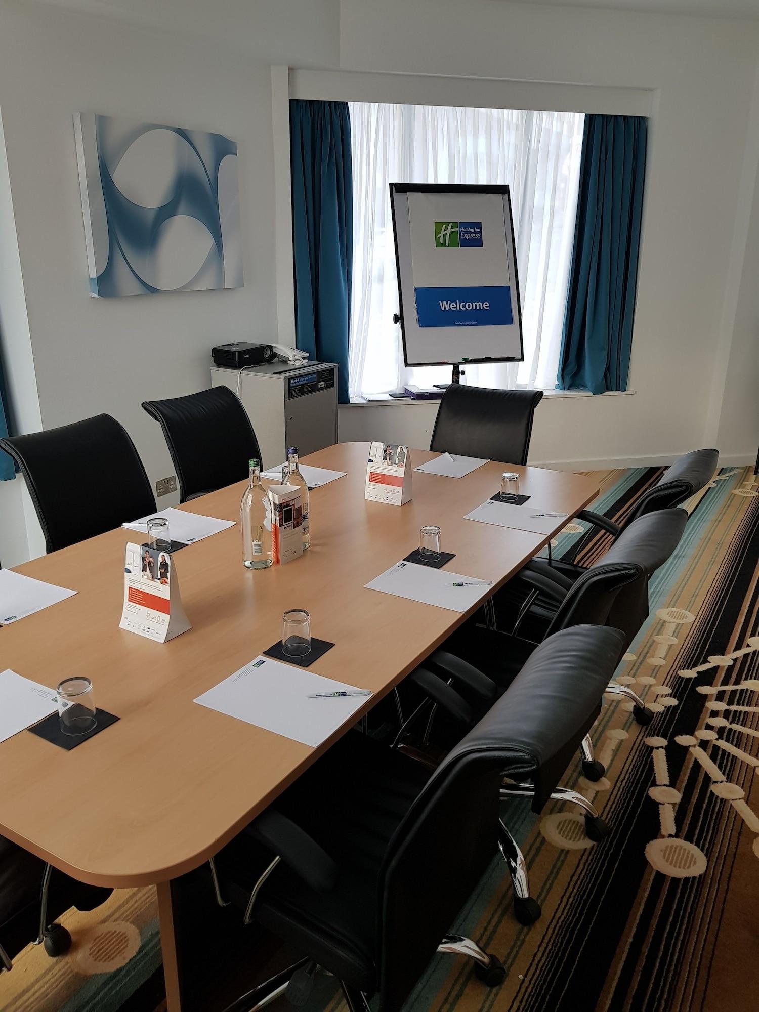 Sala de Reuniones Holiday Inn Express Wakefield by IHG