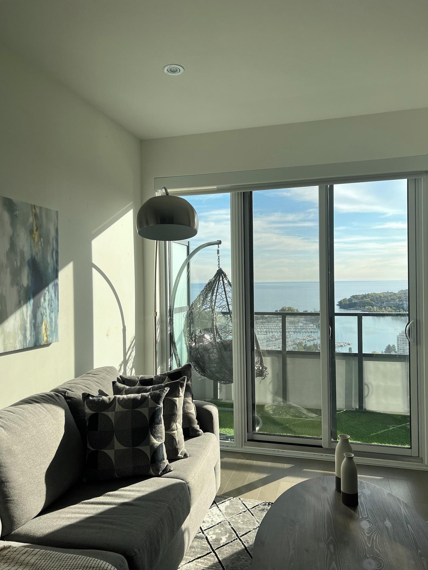 Varios Upscale Cityscape Toronto