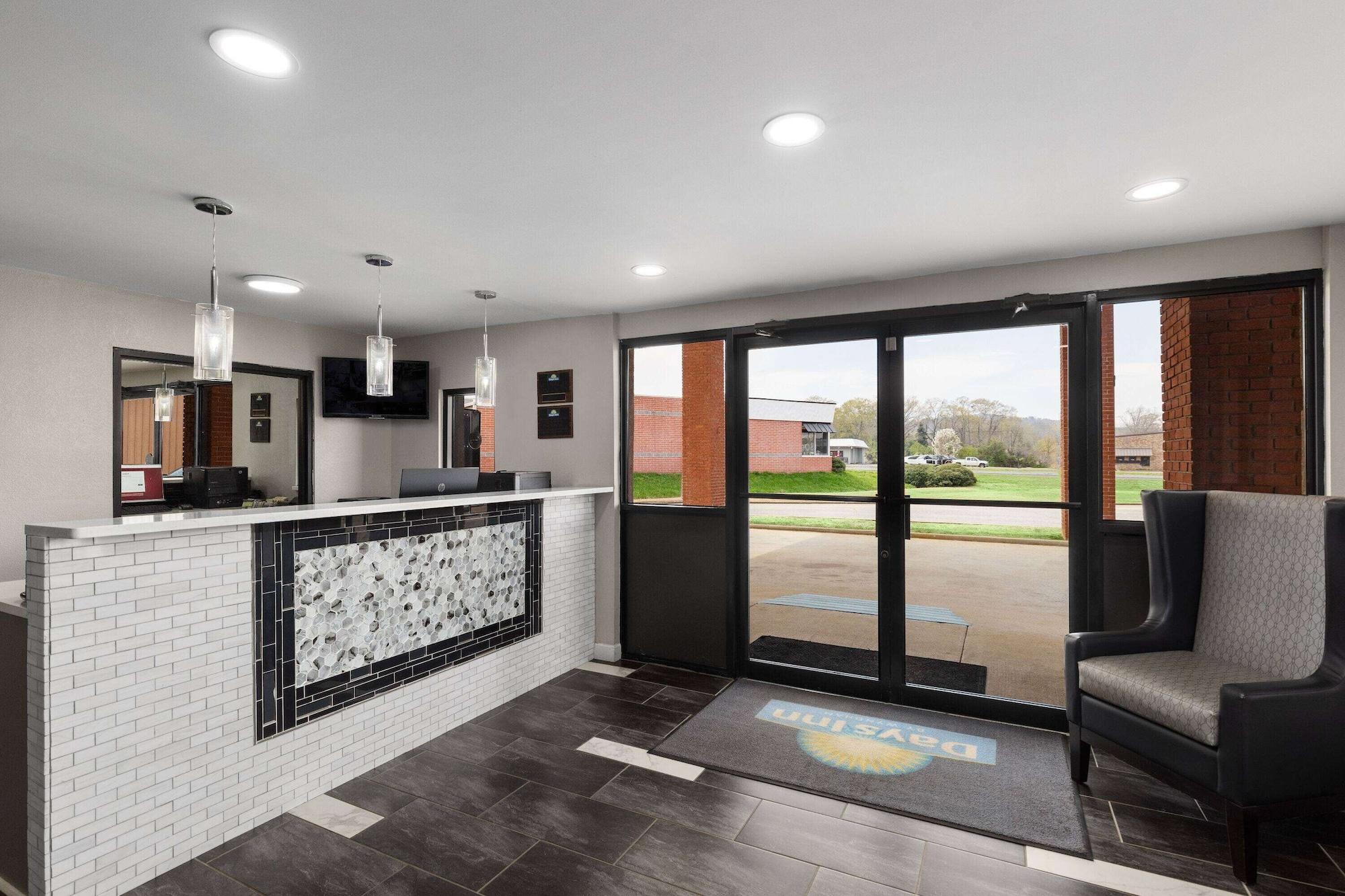 Vista Lobby Days Inn by Wyndham Childersburg/Sylacauga