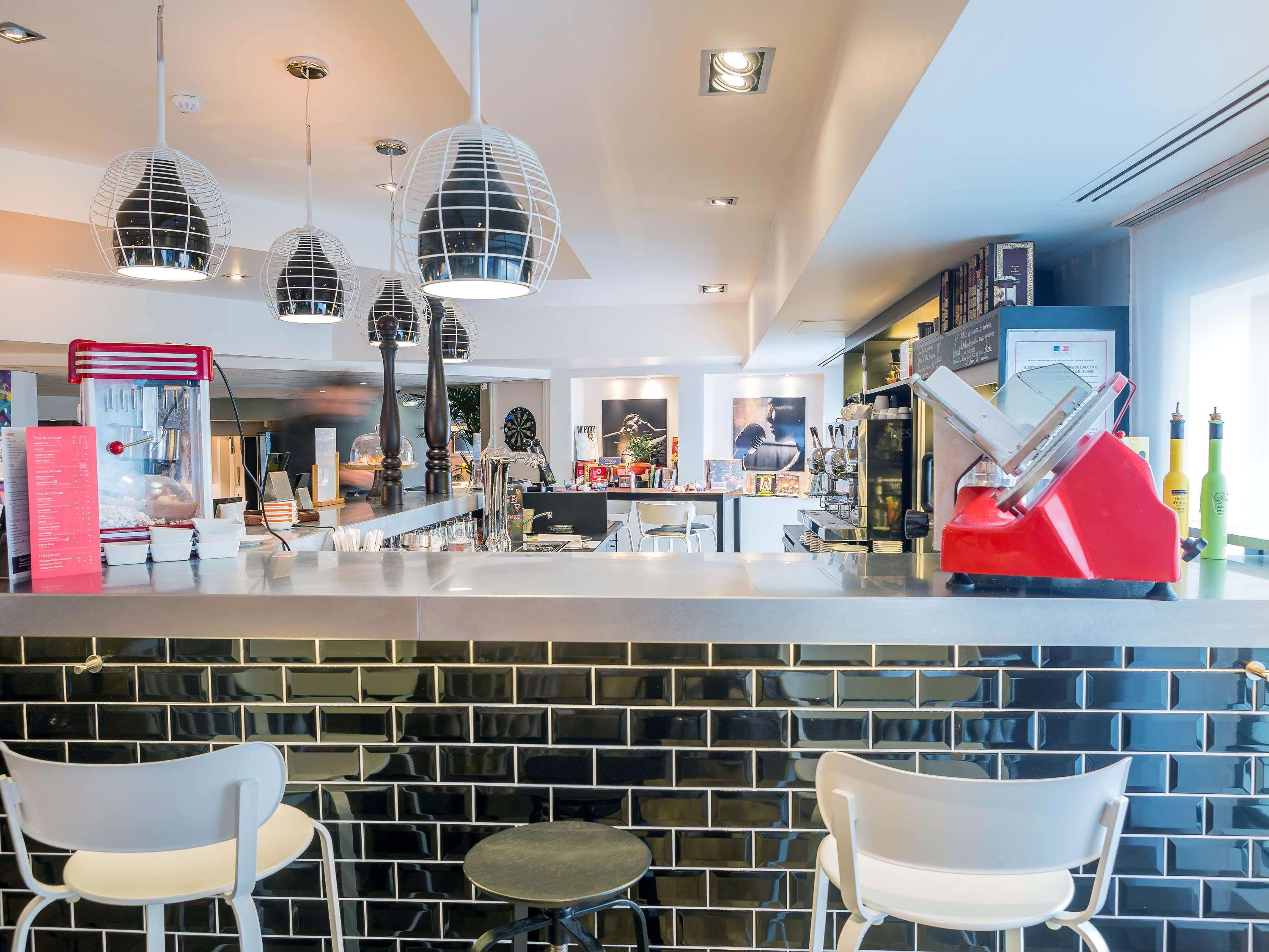 Bar/Salón Novotel Paris Rueil Malmaison