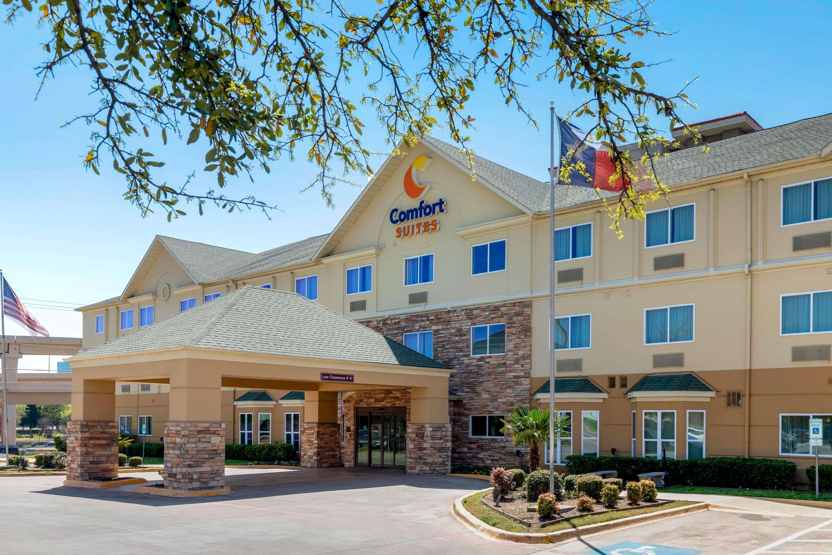 Vista Exterior Comfort Suites North Dallas