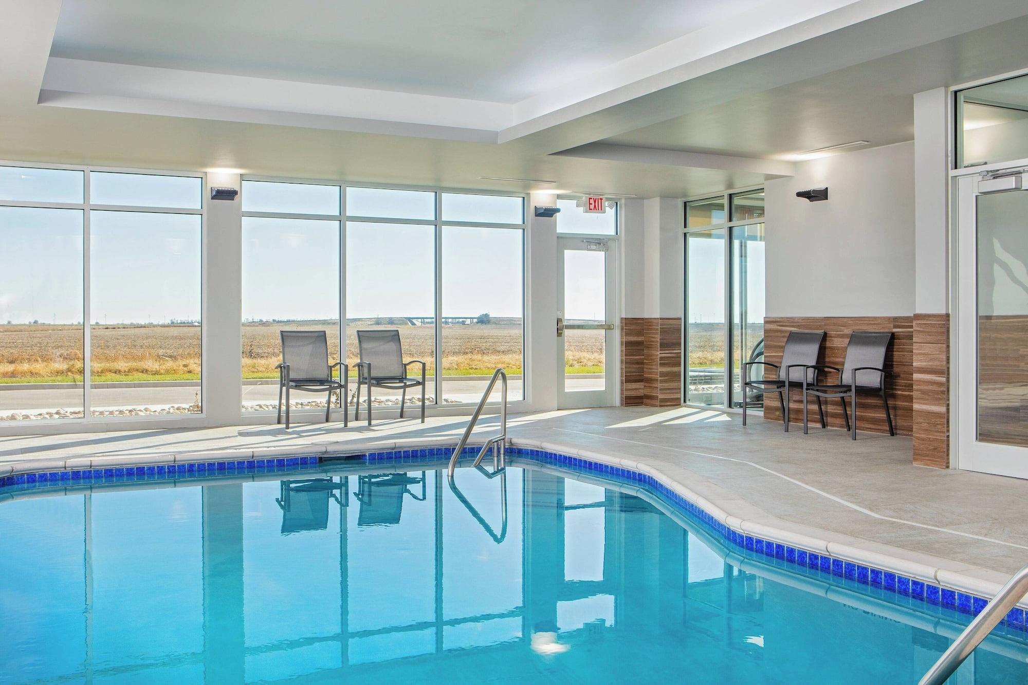Vista Piscina Fairfield Inn & Suites by Marriott McPherson