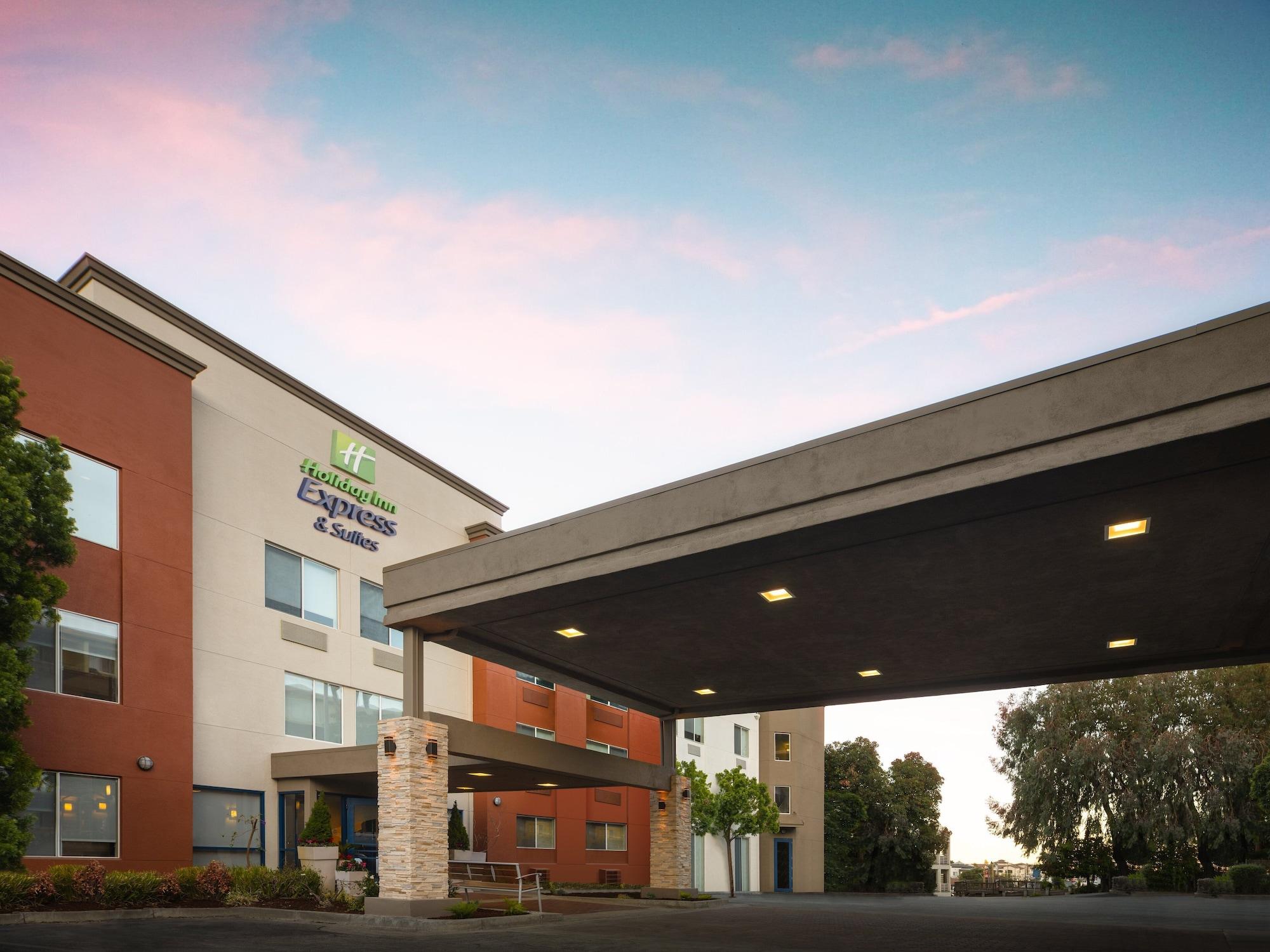 Vista Exterior Holiday Inn Express Suites Belmont by IHG