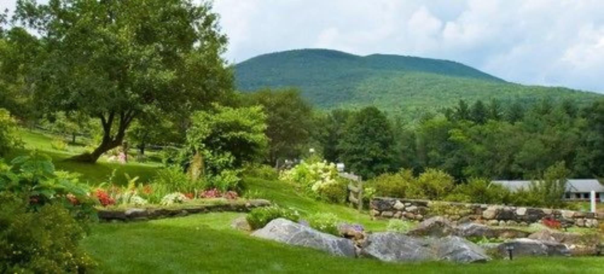 Vista Exterior Arlington's West Mountain Inn