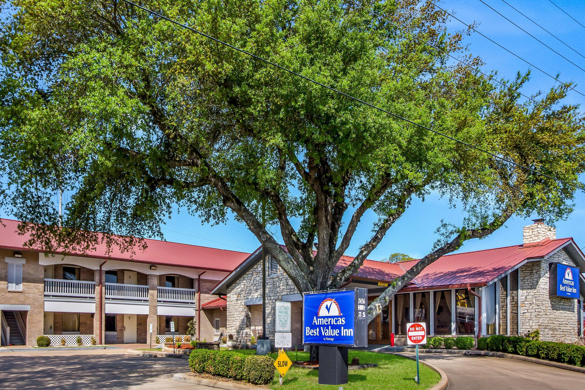 Vista Exterior Americas Best Value Inn Columbus, TX