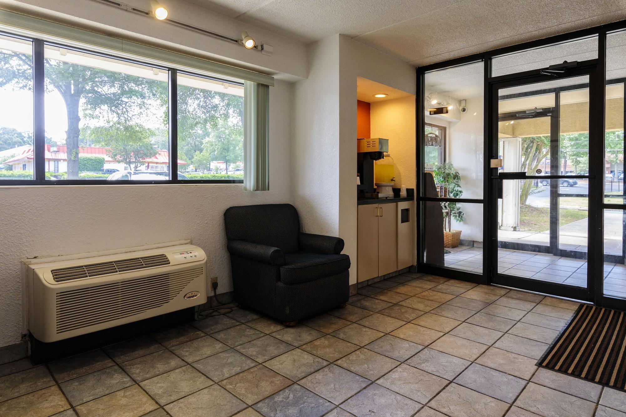 Varios Days Inn by Wyndham Charlotte University