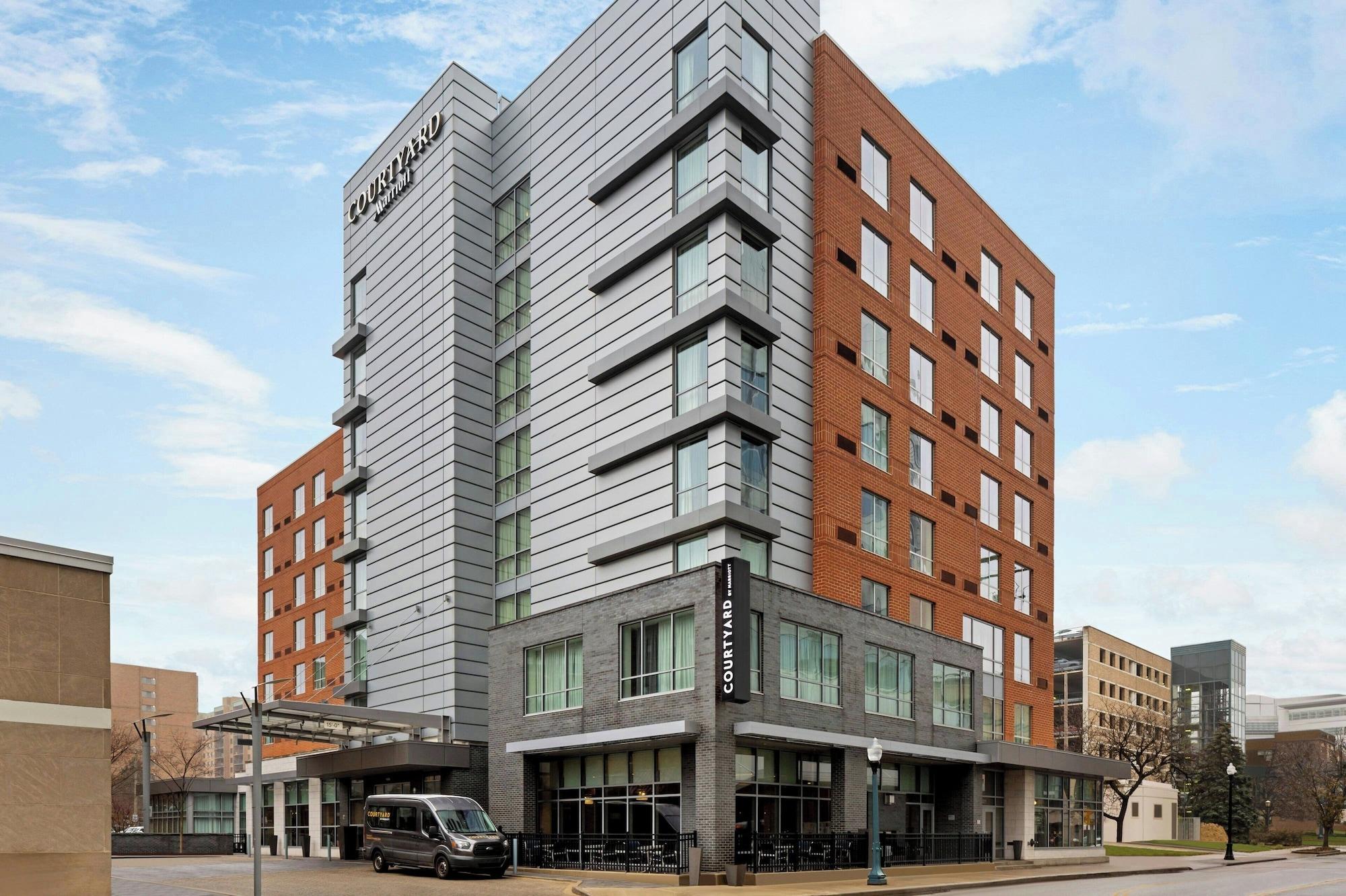 Vista Exterior Courtyard by Marriott Cleveland University Circle