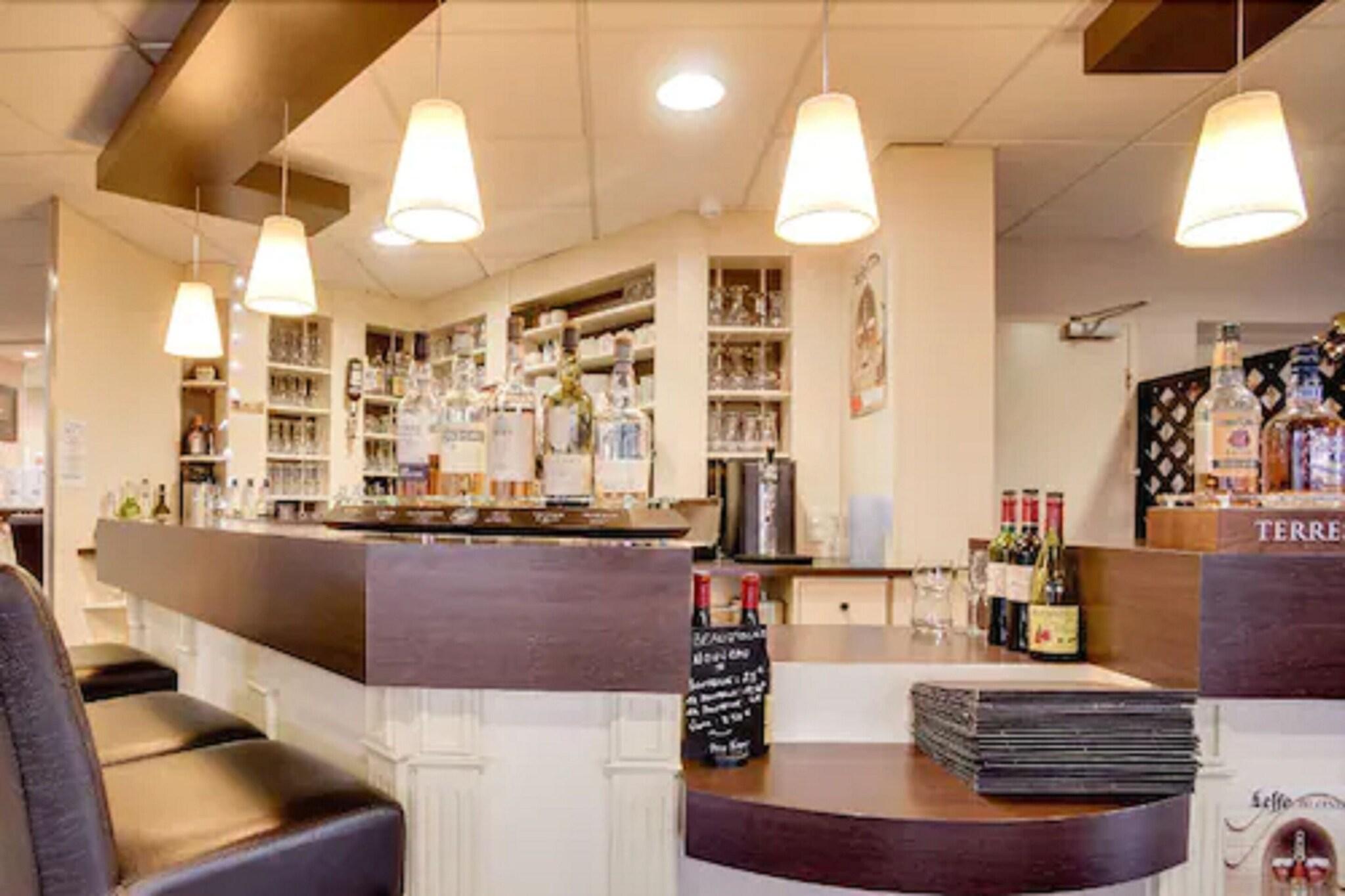 Bar/Salón Brit Hotel La Cote Des Havres