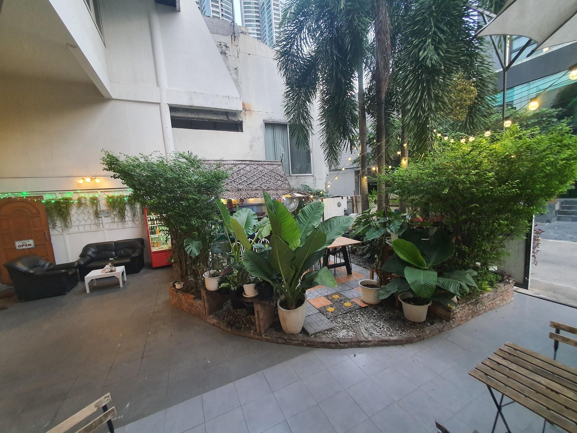 Vista Exterior Home16 Hostel 16