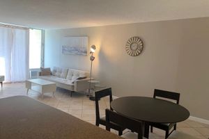 Alquiler Vacacional - 2 bedroom 1 bathroom, walk to world famous Waikiki beach only 0.3mi