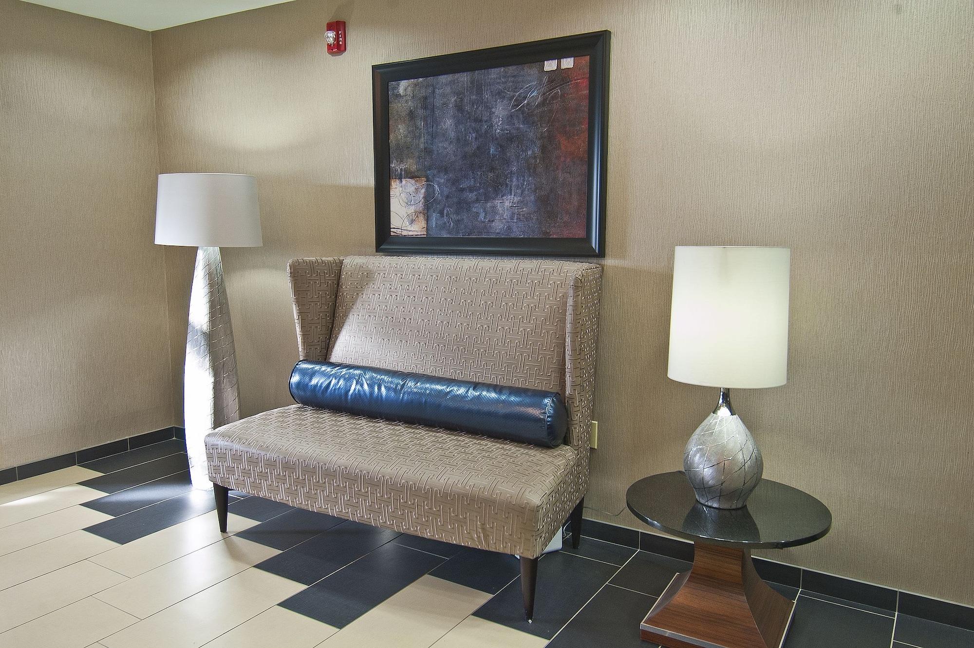 Vista Lobby Holiday Inn Express & Suites Jackson / Pearl Intl Airport by IHG