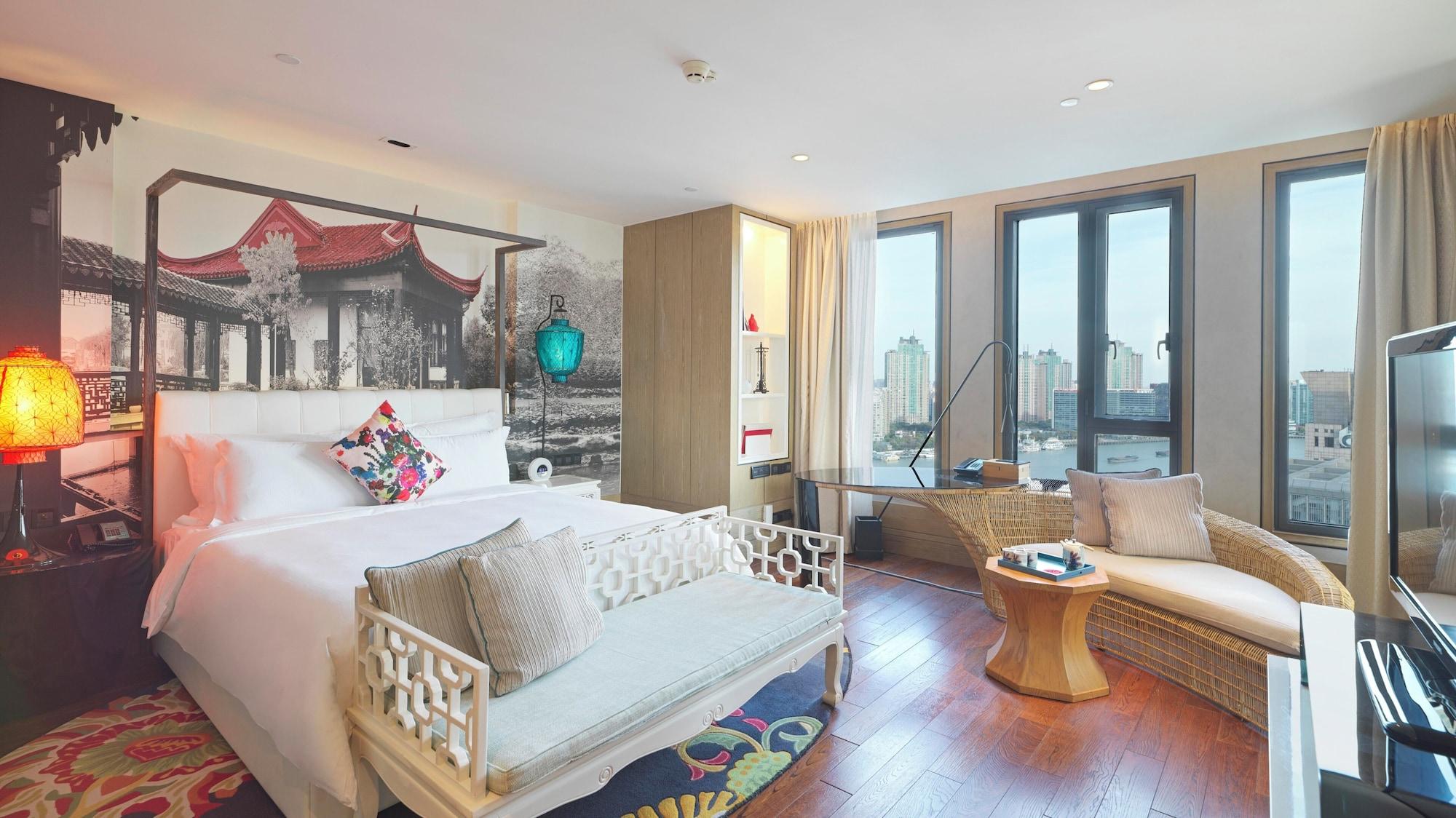 Vista Exterior Hotel Indigo Shanghai on The Bund by IHG