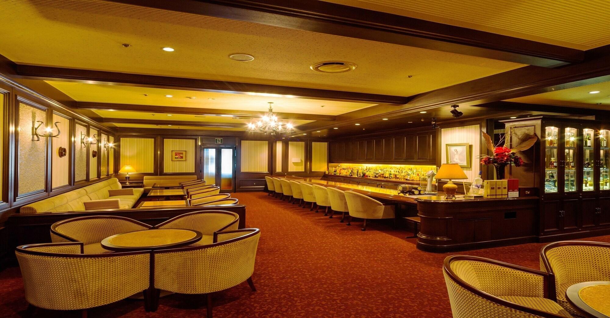 Bar/Salón The Crown Palais New Hankyu Kochi