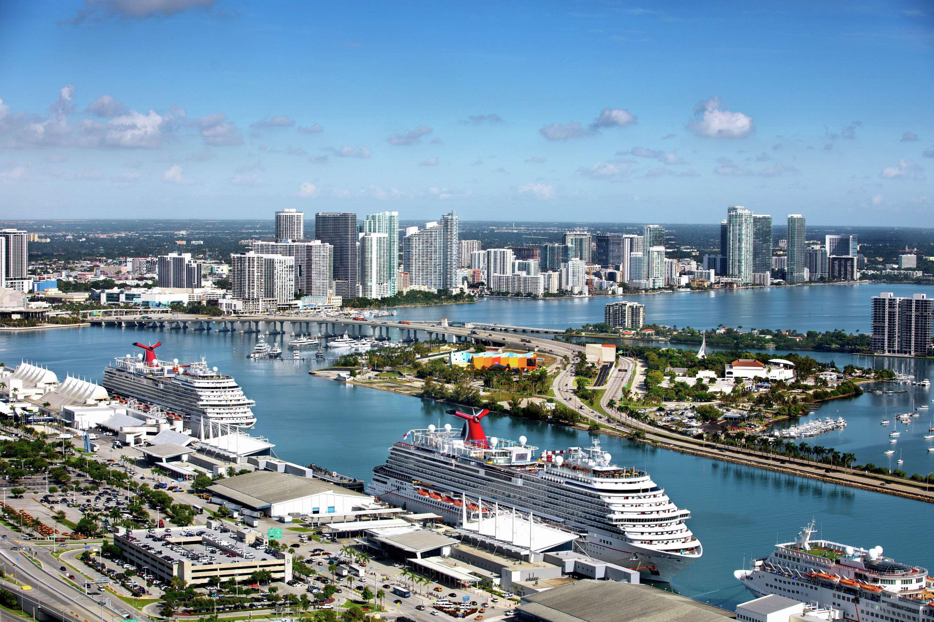Vista Exterior DoubleTree by Hilton Grand Hotel Biscayne Bay