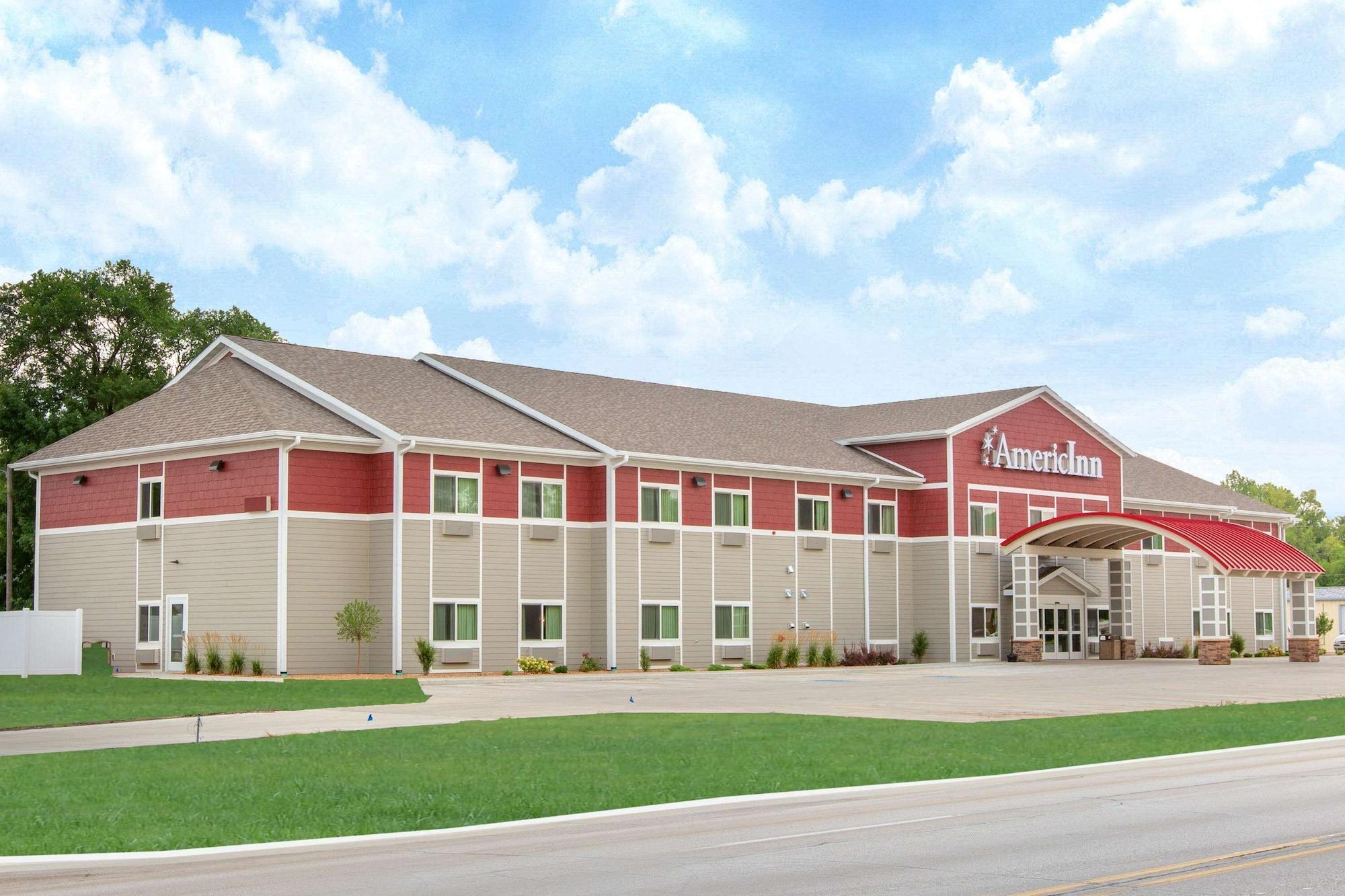 Vista Exterior AmericInn by Wyndham Humboldt