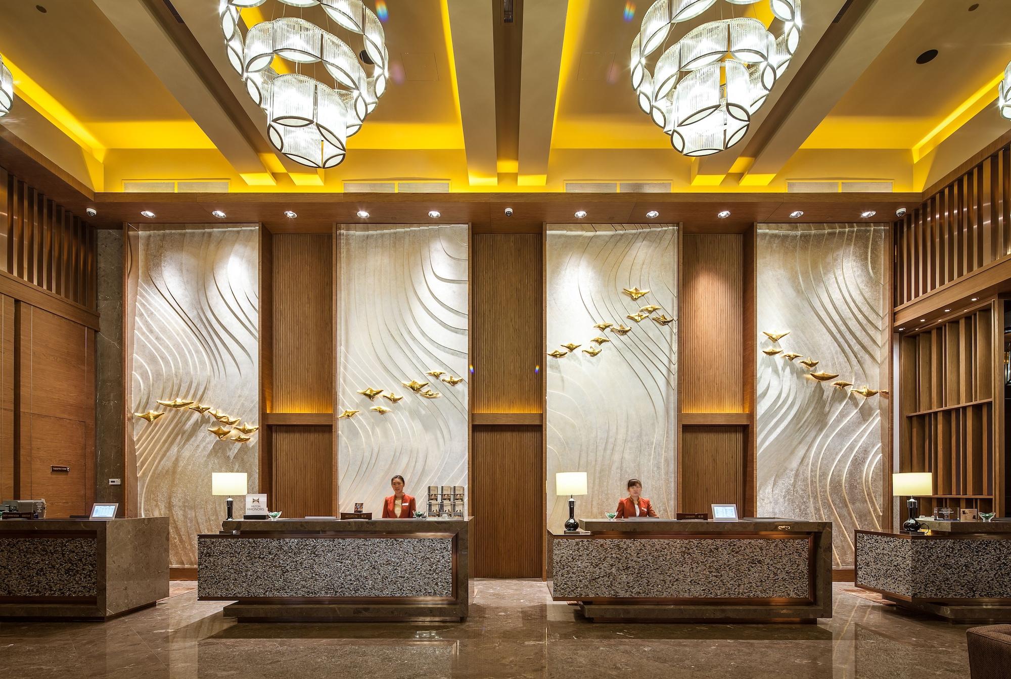 Vista Lobby Hilton Wuhan Optics Valley