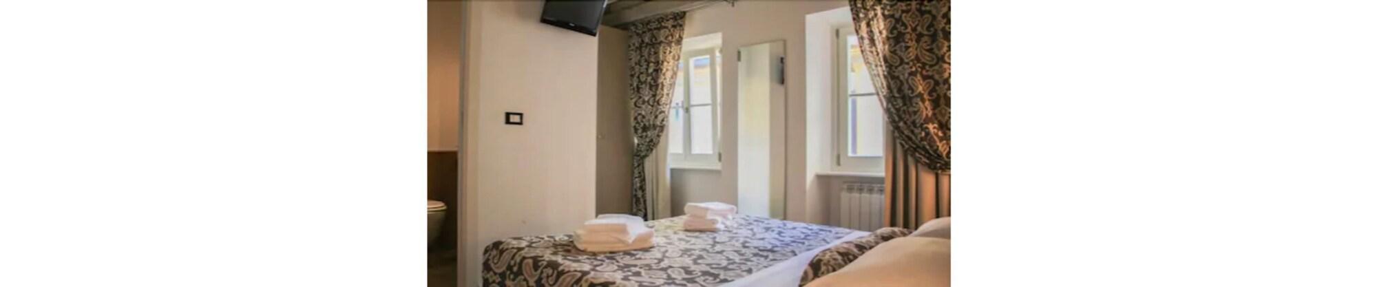 Varios Barbacan Boutique Hotel