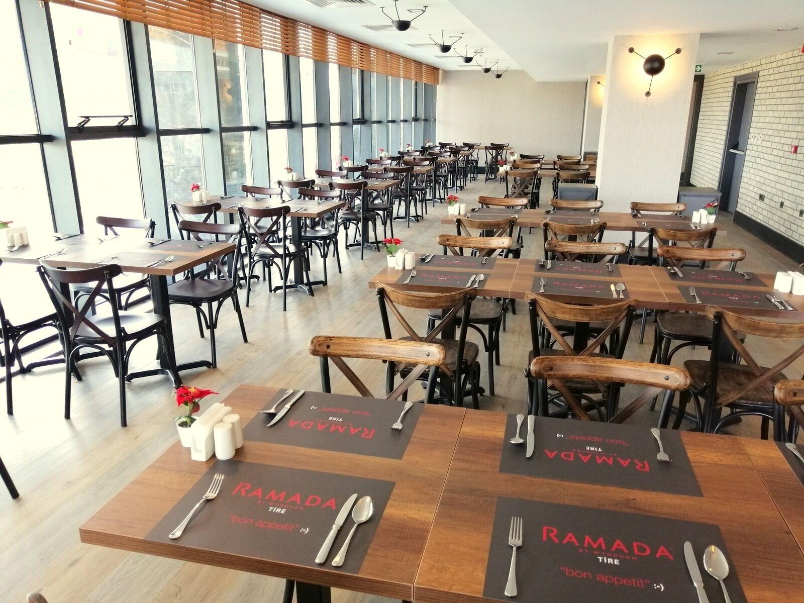 Restaurant Ramada by Wyndham Tire