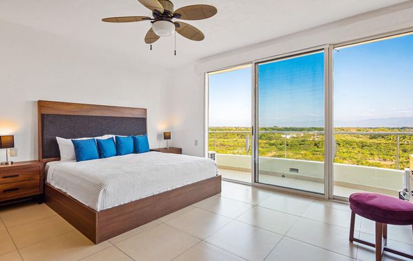 Luxurious Retreat With a Scenic Terrace Pool & Modern Kitchen - Hoteles de lujo en Nuevo Vallarta, Nayarit