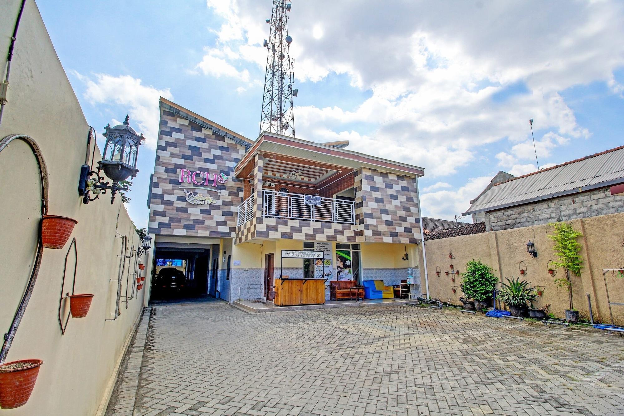 Vista Exterior OYO 91429 Butterfly Kost