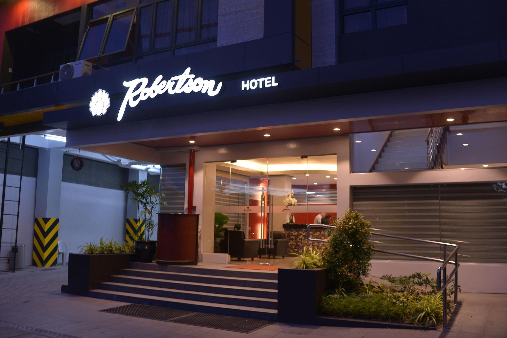 Varios Robertson Hotel