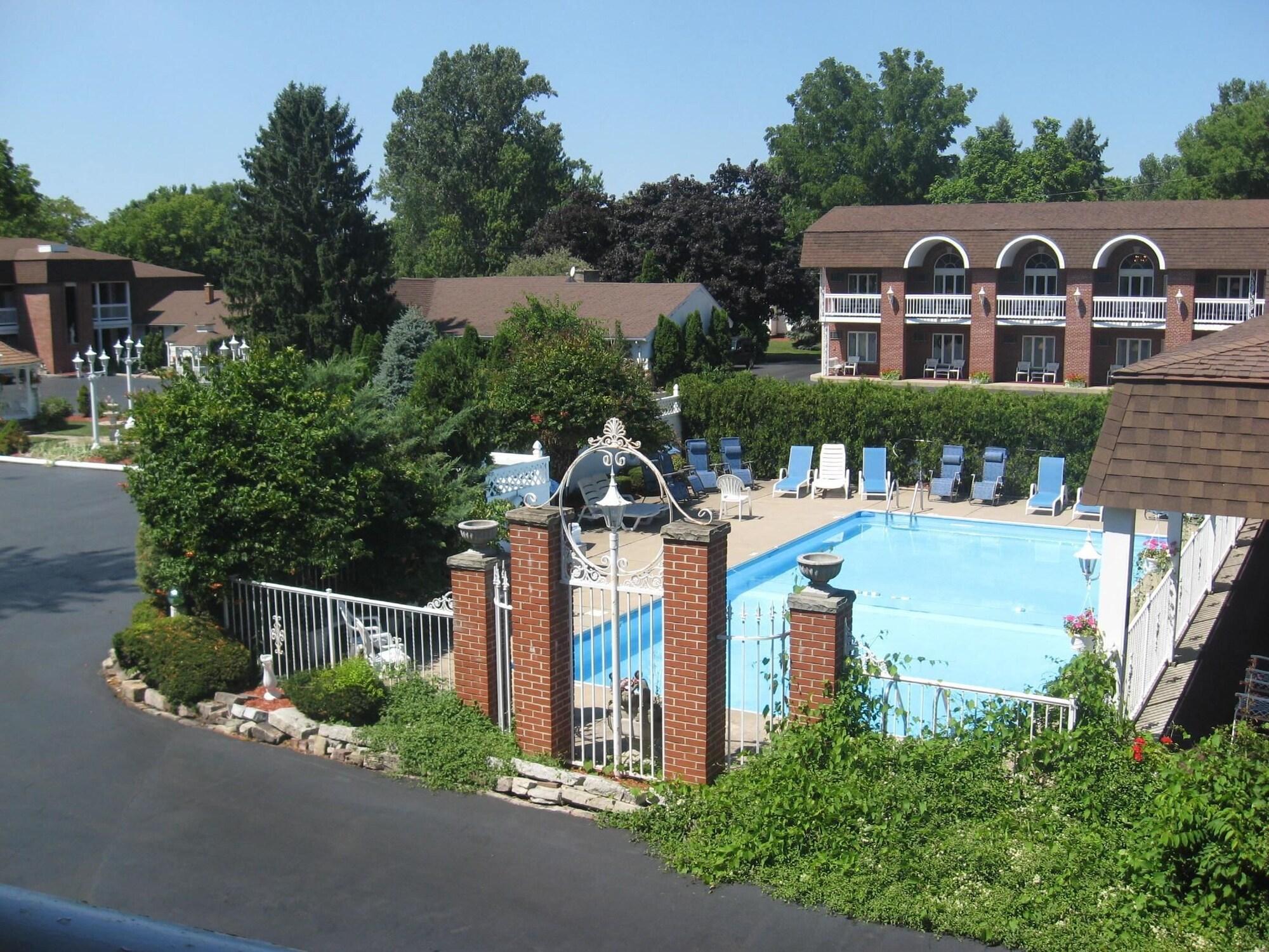 Varios Lockport Inn & Suites