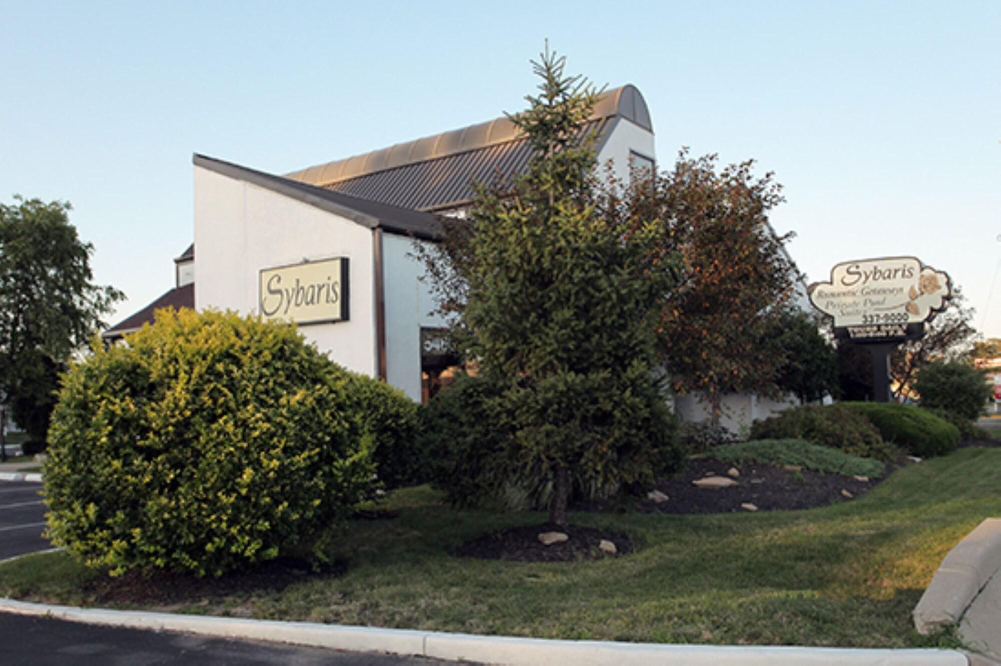 Varios Sybaris Pool Suites Indianapolis