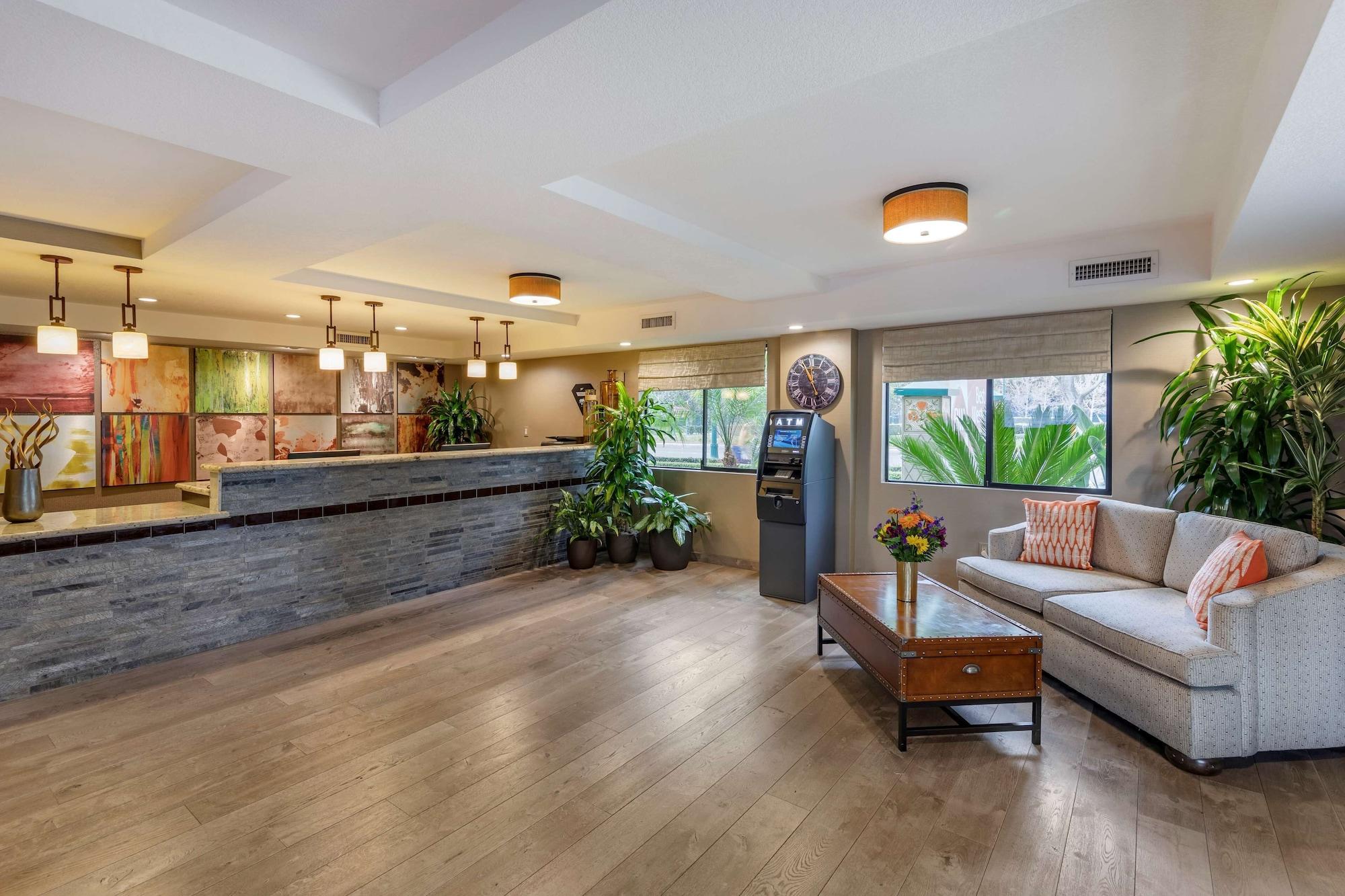 Vista Lobby Best Western Plus Anaheim Inn