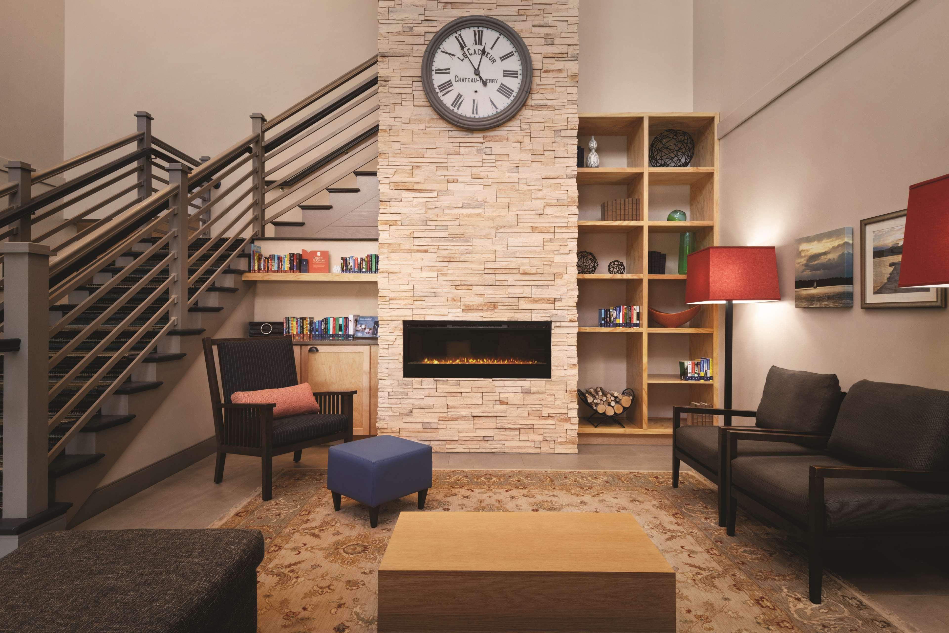 Vista Lobby Country Inn & Suites by Radisson, Bradenton-Lakewood Ranch, FL