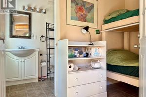 Alojamiento - Walking Distance to Christina Lake and Beach, or Stay Here in the Hot tub