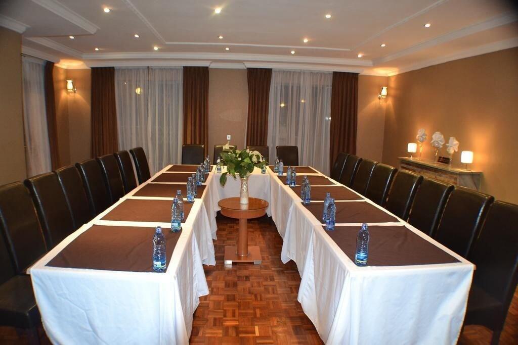 Sala de Reuniones Fasil International Hotel