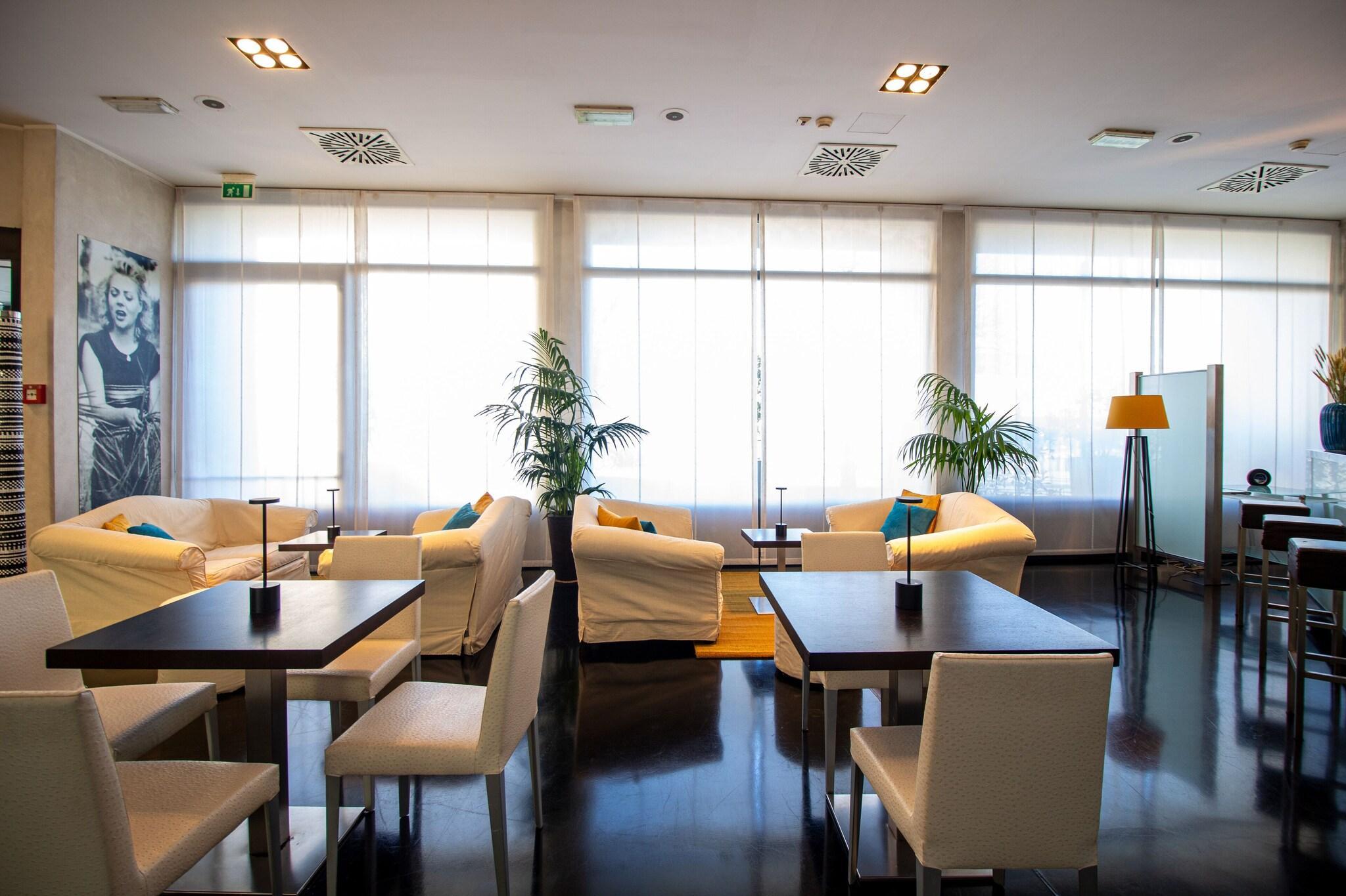 Vista Lobby Hotel Cavour Novara