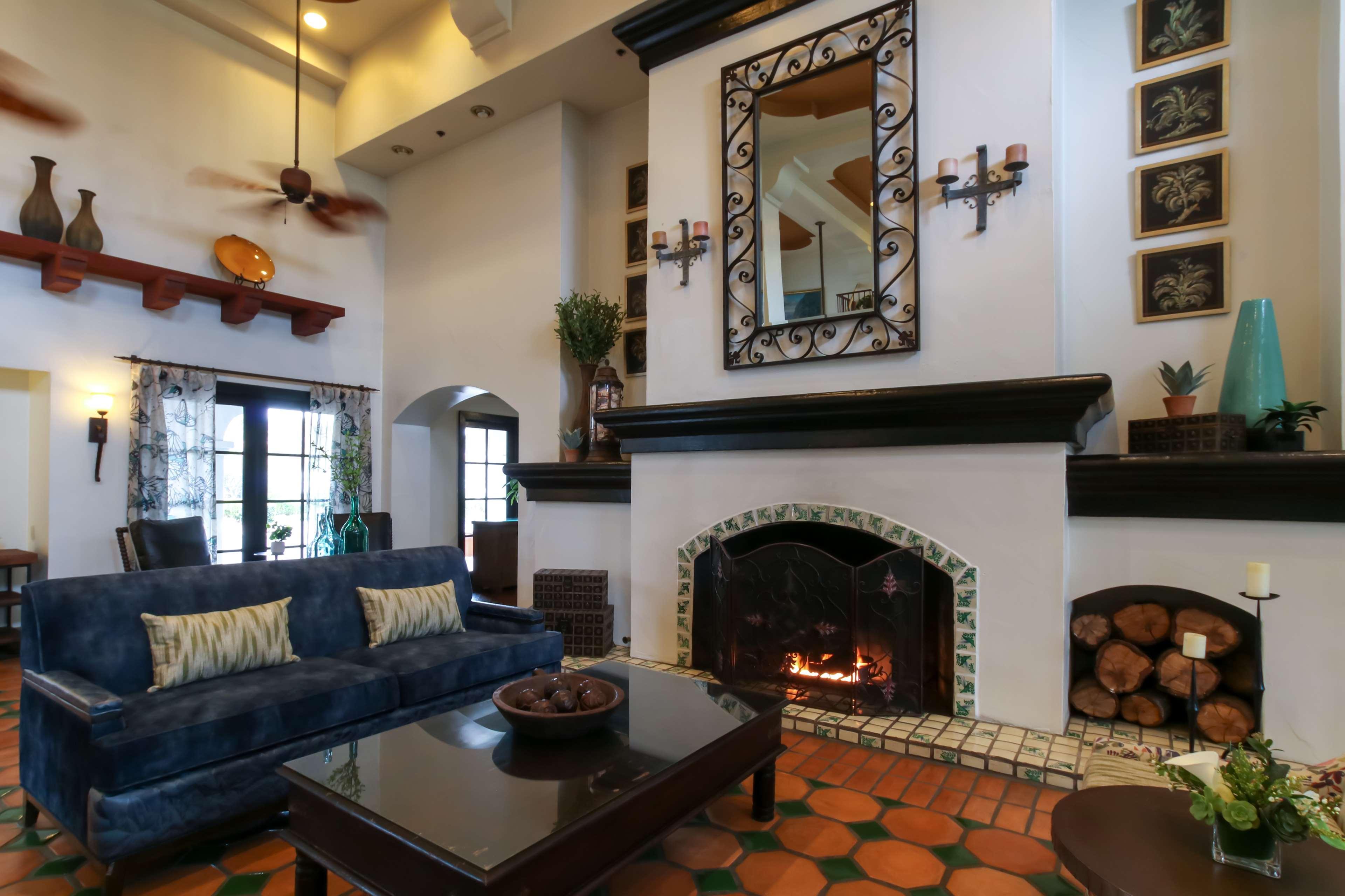 Vista Lobby Oxford Suites Pismo Beach